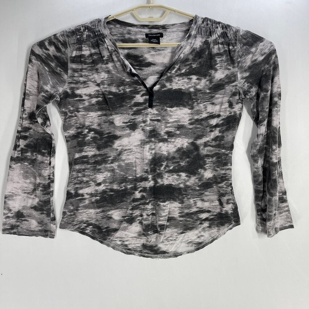 Old Navy Henley Top Gray Black Long Sleeve Lightweight tshirt with curved hem